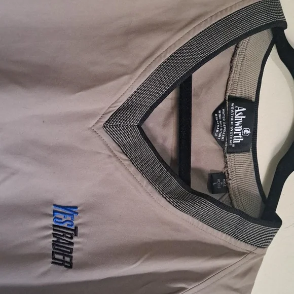 Golf MENS water & wind resistant top Kaki color V neck Perfect for fall weather - Picture 4 of 9